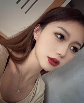 潍坊奶子白软逼逼粉嫩诱人，手感极佳