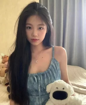 皮肤白皙女友感十足