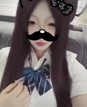 孝感小骚逼，98年，口活一流，喜欢69，轻微sm