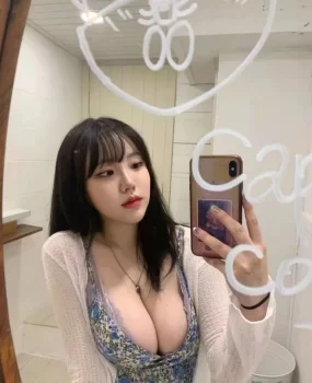 性感大奶萌妹