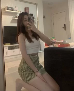 出差搞到个卖服装兼职女，姿势配合，不机车