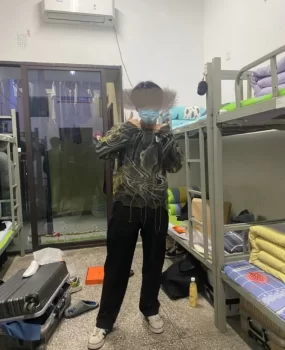 大一学生  小男生  比较听话   长的不错