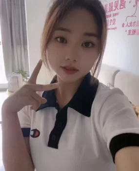 武汉大胸妹妹，三点粉嫩，口活好 下面紧