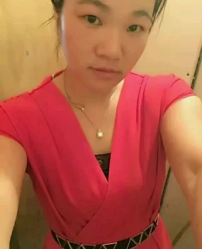 滨海网约大奶兼职女23