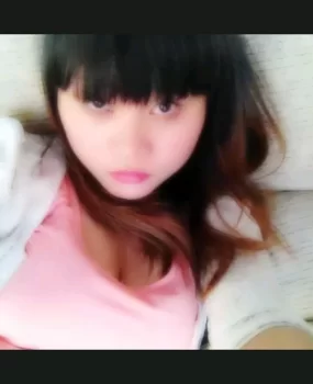 八一喝精巨乳少女，屁股大后入特别爽