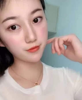 大胸美女，充满着感官肉欲