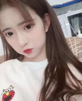 21岁可爱小姐姐