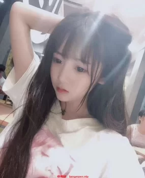 极品嫩模奶子又大又软水多活鲍鱼逼