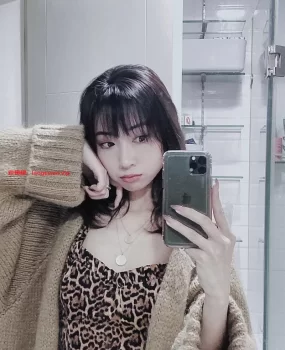 徐州泉山紧身牛仔小皮裤，扒开尝美穴和粉奶