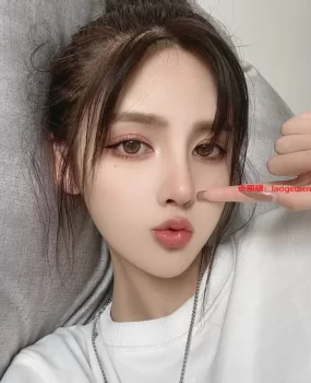 重庆刚下海的小妹妹，肤白胸大，手感超好