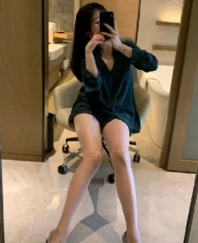 已经开始工作的勤劳小妹